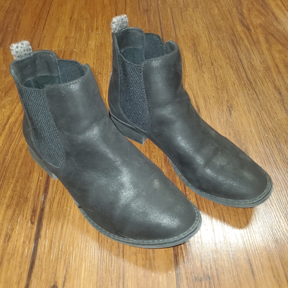 EUC Very G Black Booties w/ Leopard Heel Stripe